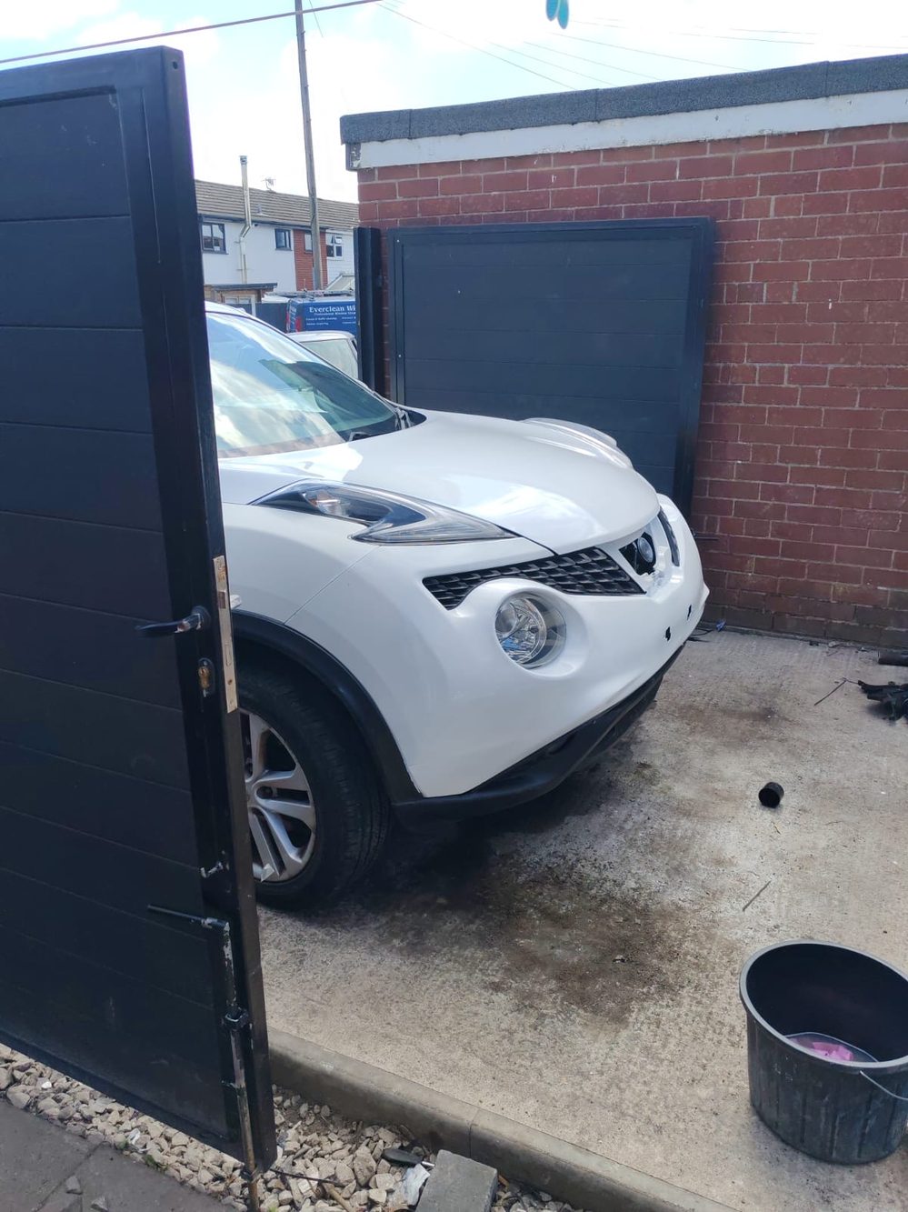 The same Nissan Juke with the front end rebuilt and resprayed