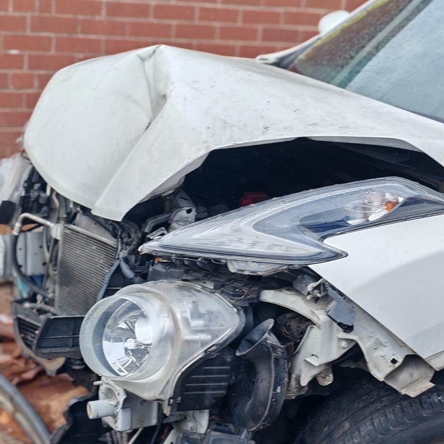 Nearside wing and headlight damage on the Juke, close up